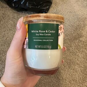 Seasonal Collection White Rose & Cedar Candle